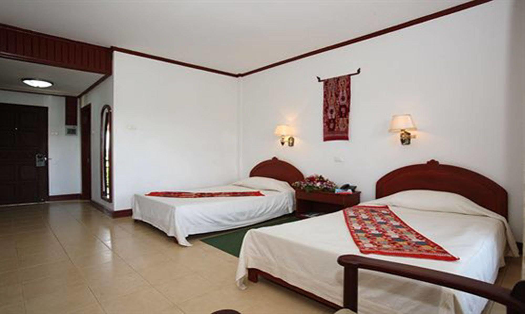 Vansana Plain Of Jars Hotel Muang Phônsavan Dış mekan fotoğraf