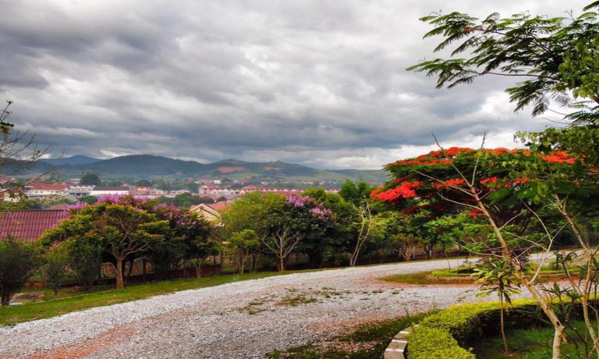 Vansana Plain Of Jars Hotel Muang Phônsavan Dış mekan fotoğraf