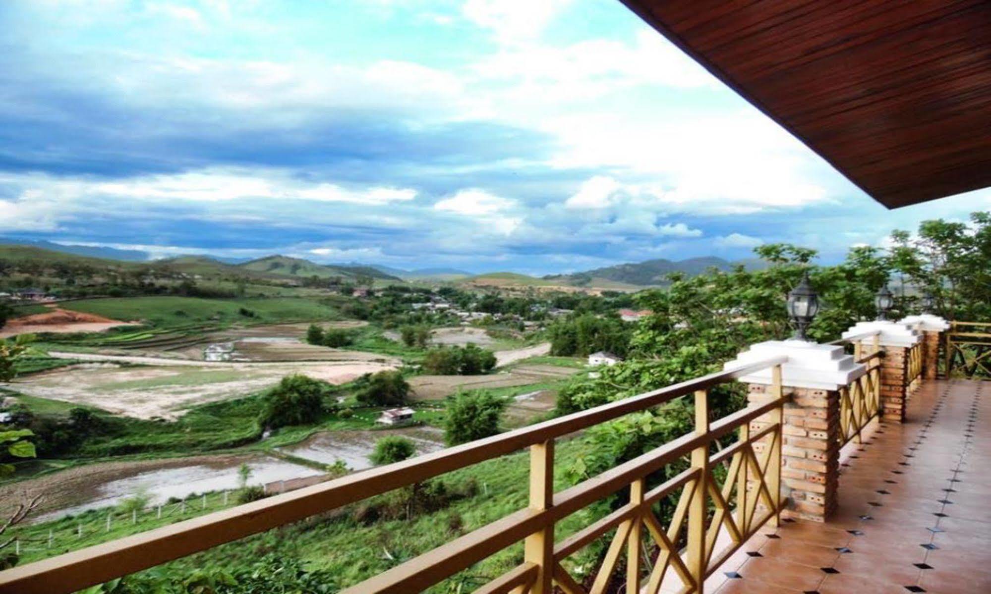Vansana Plain Of Jars Hotel Muang Phônsavan Dış mekan fotoğraf