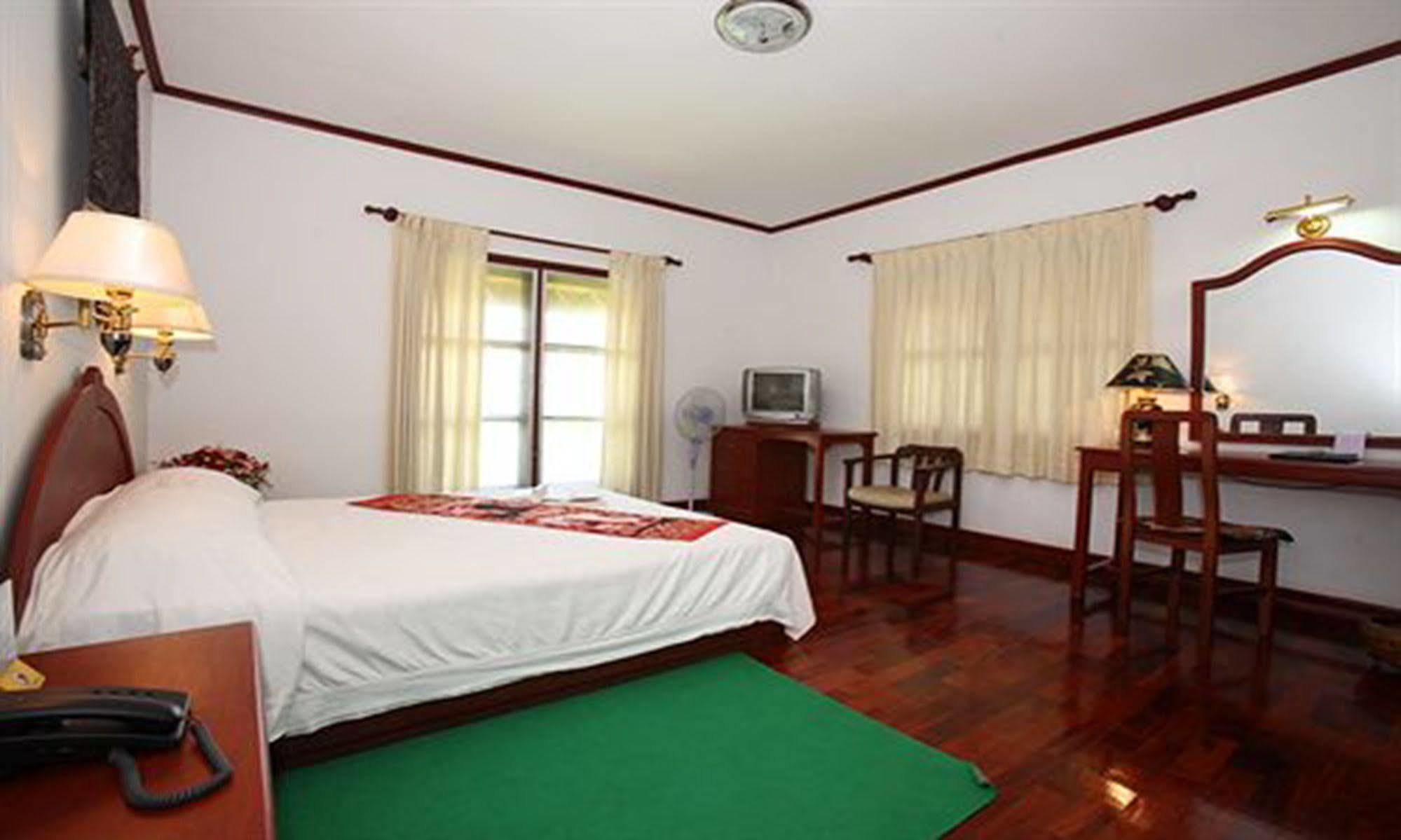Vansana Plain Of Jars Hotel Muang Phônsavan Dış mekan fotoğraf