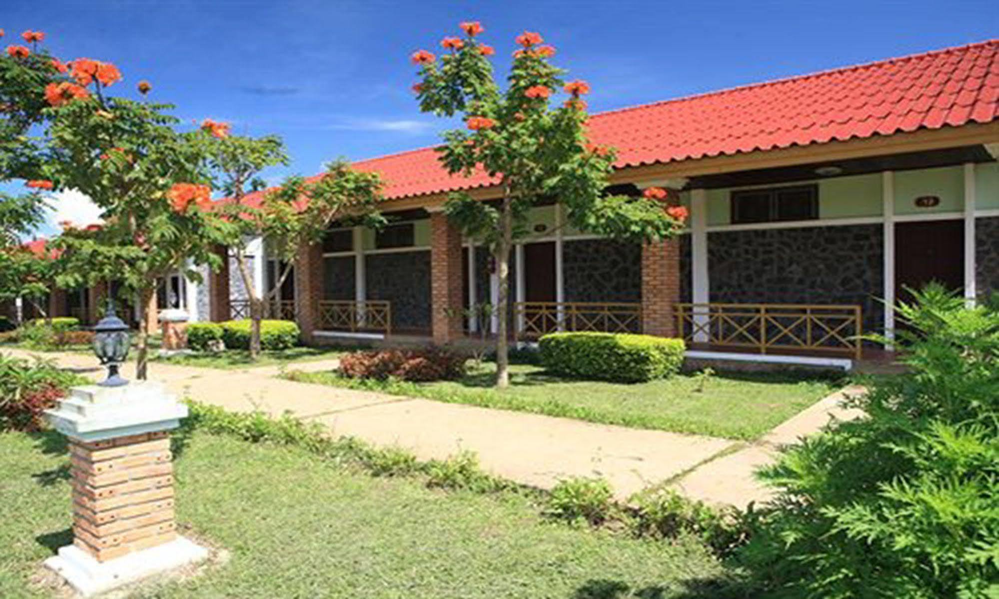Vansana Plain Of Jars Hotel Muang Phônsavan Dış mekan fotoğraf