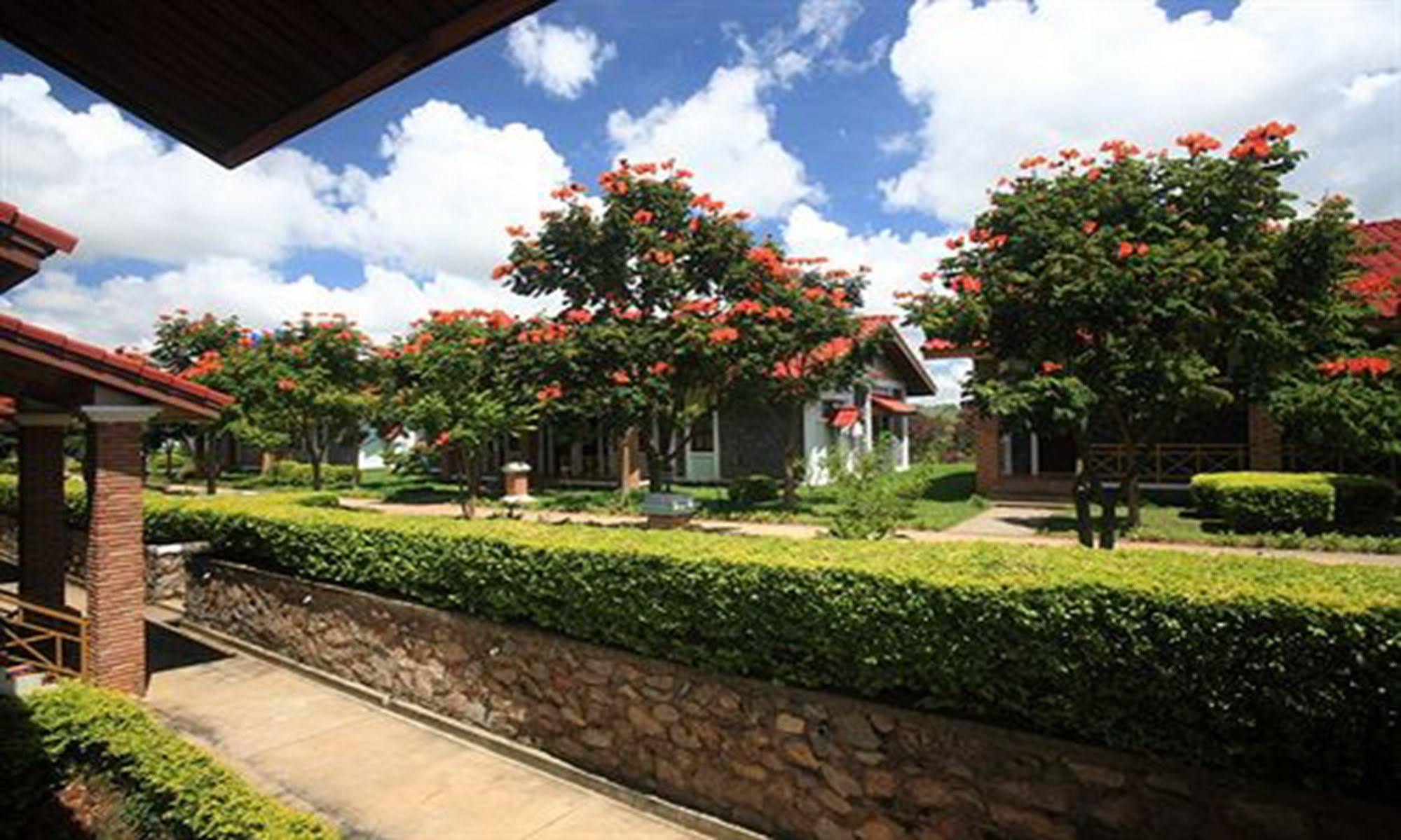 Vansana Plain Of Jars Hotel Muang Phônsavan Dış mekan fotoğraf