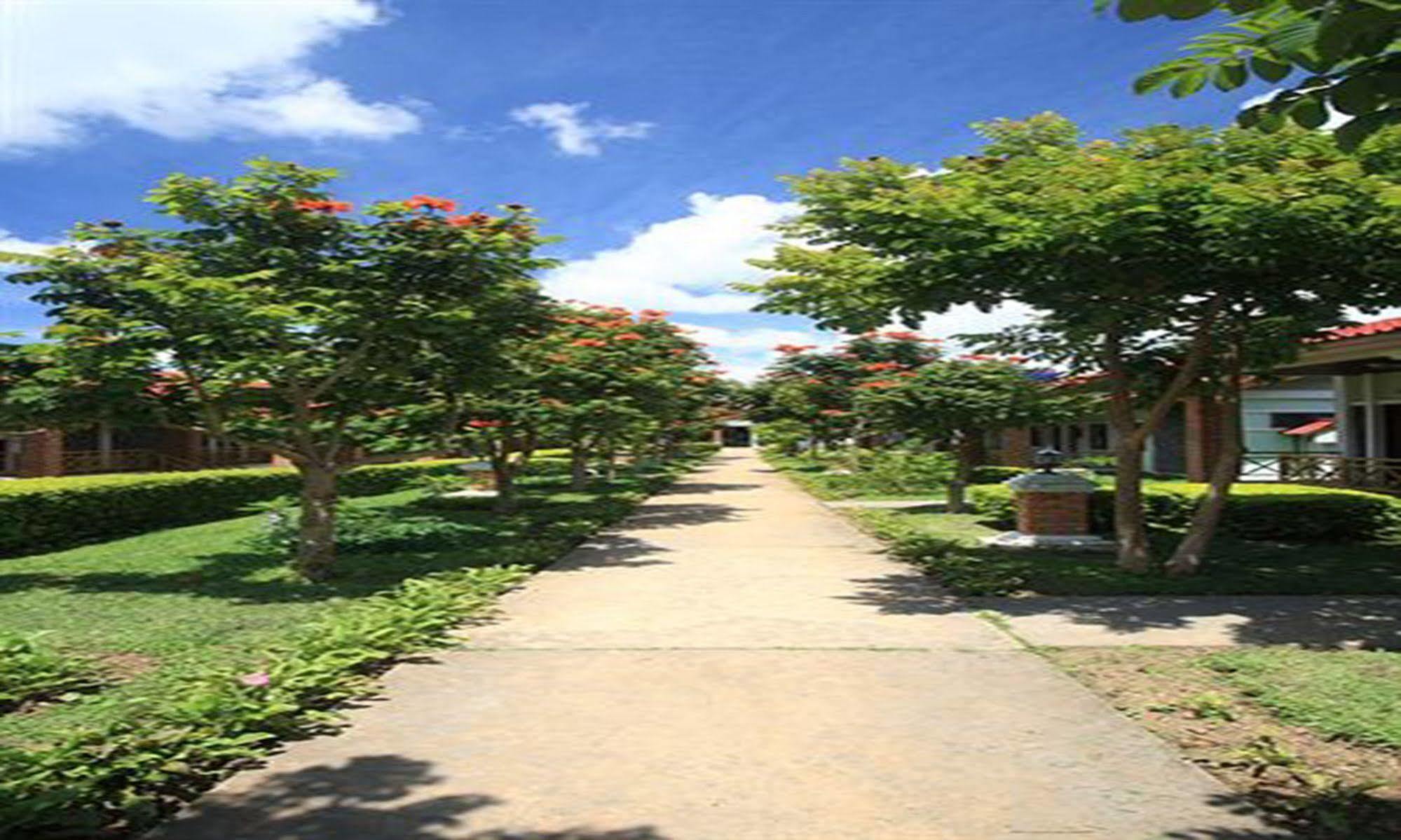 Vansana Plain Of Jars Hotel Muang Phônsavan Dış mekan fotoğraf
