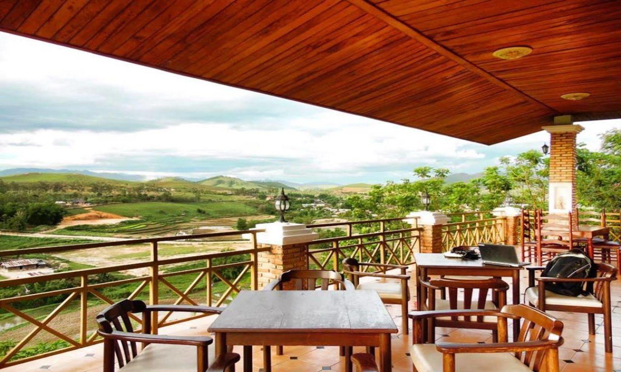 Vansana Plain Of Jars Hotel Muang Phônsavan Dış mekan fotoğraf