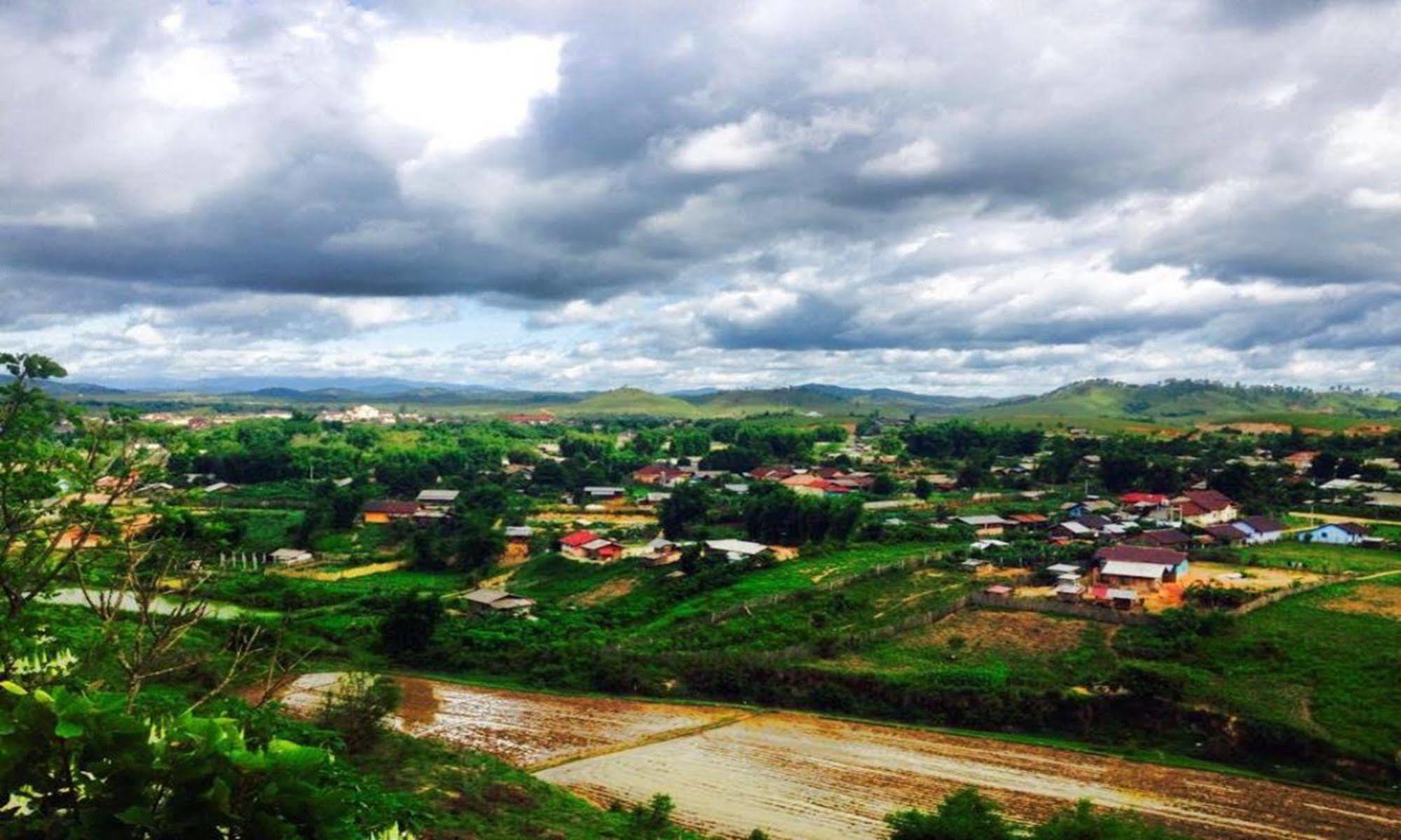 Vansana Plain Of Jars Hotel Muang Phônsavan Dış mekan fotoğraf